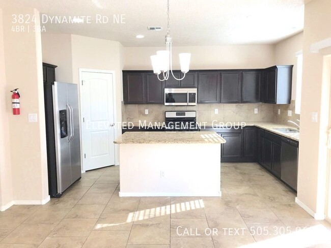 Building Photo - Spacious 4 bedroom Rio Rancho home. Large ...