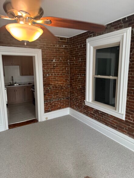 Building Photo - 1035 Allen Ave