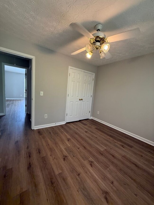 Building Photo - 3 bed/2.5 bath townhome near downtown Dawsonville