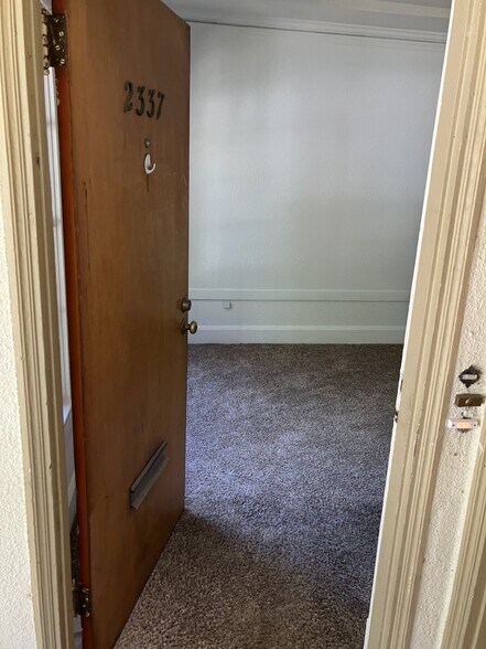 Building Photo - 2337 Waverly St