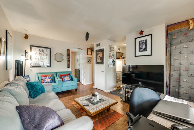 Building Photo - 5825 Reiger Ave