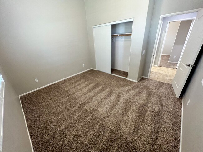 Building Photo - 3 bedroom SINGLE STORY home in Winchester on HUGE corner lot