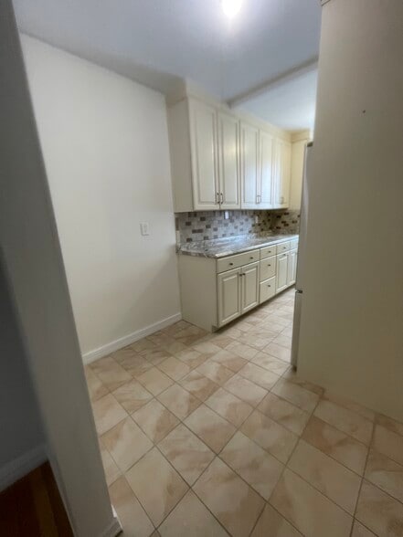 Building Photo - 210 Martine Ave