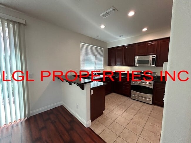 Building Photo - 2826 Maybrook Dr