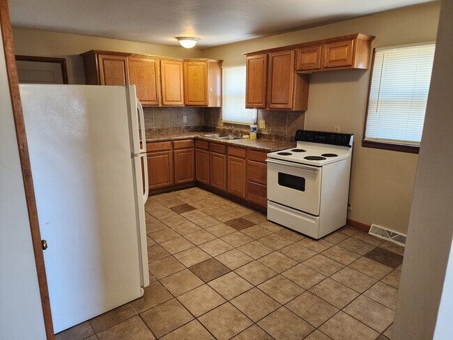 Building Photo - 432 Hazel Ct