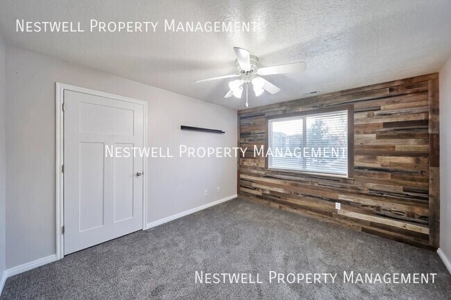 Building Photo - $250 OFF 1ST MONTHS RENT!  Mid-Level  3-be...