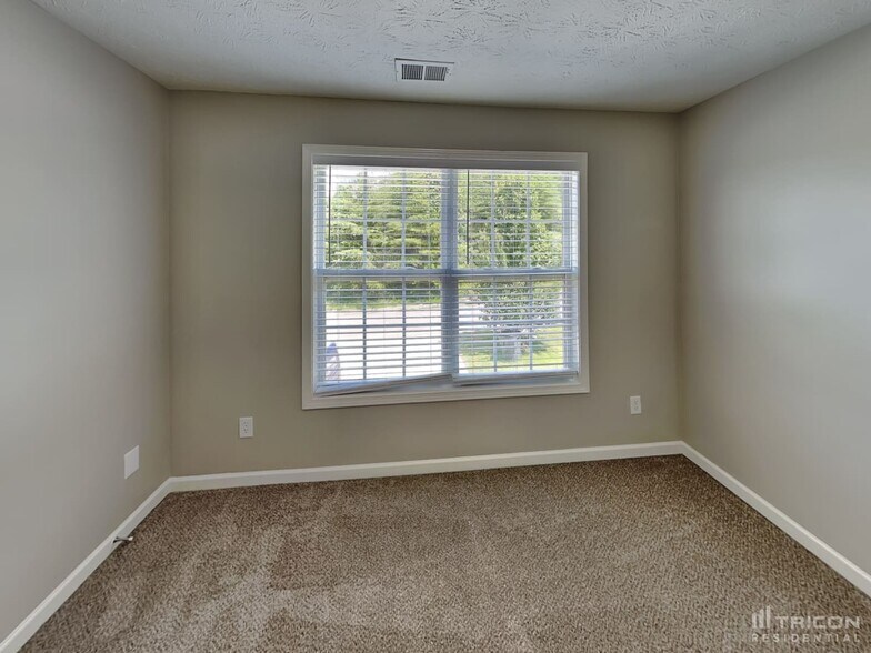 Building Photo - 78 Mountain View Dr