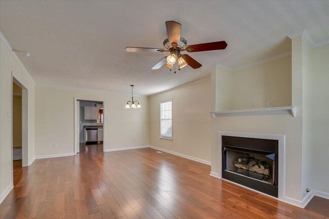 Building Photo - BEAUTIFUL WATERFRONT TOWNHOME