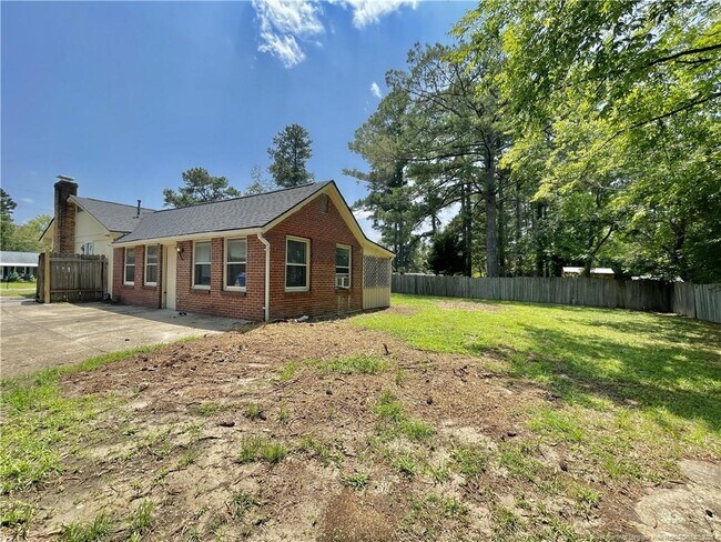 Building Photo - 717 Rockwood Dr