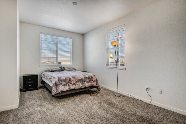 Building Photo - 2BD/2.5BA Condo with Parking Spot and Garage at Parkhill  AVAIL NOW!