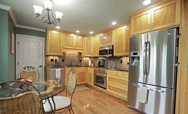 Building Photo - 4701 Shenandoah Dr