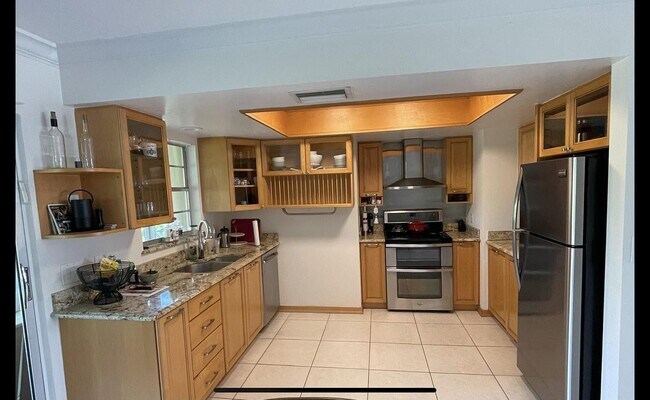 Building Photo - 1337 Center Ln