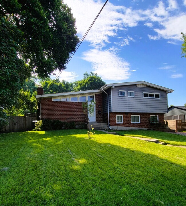 Primary Photo - 1107 N Pegram St