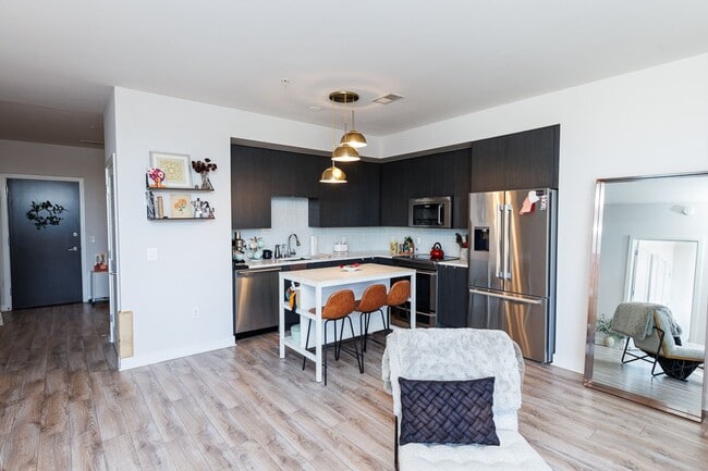 Building Photo - Spacious PENTHOUSE unit has it all! Light filled 1BR/1BA + DEN condo