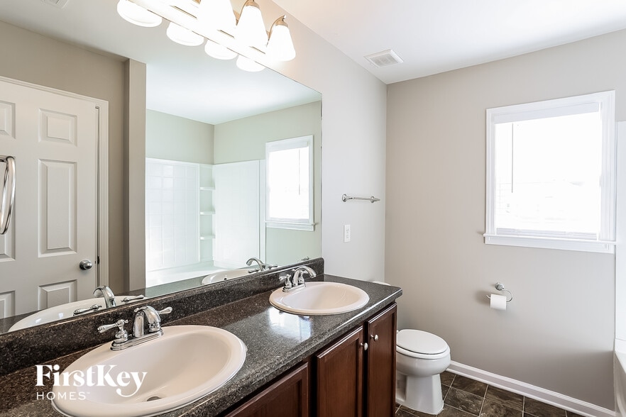 Building Photo - 59 Sugar Berry Pl