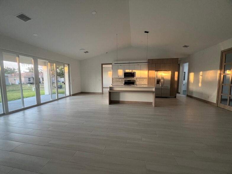 Building Photo - 4327 Kinlock St