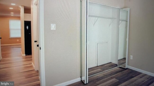 Building Photo - 1010 Huntingdon Mews