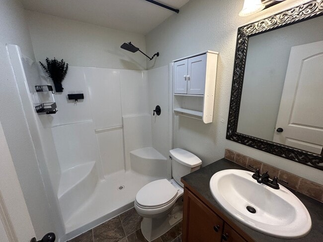 Building Photo - Gorgeous 3 BD, 2 BA House with 1 Car garag...
