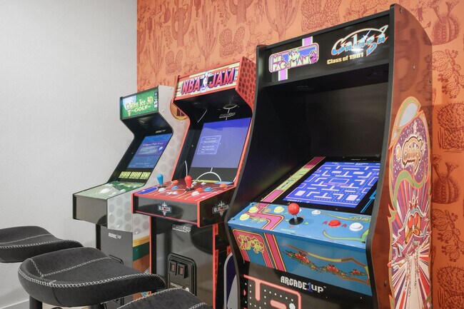 Building Photo - 5410 King Richard St