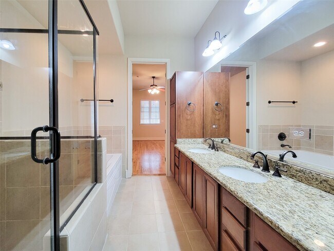 Building Photo - 58 Briar Hollow Ln