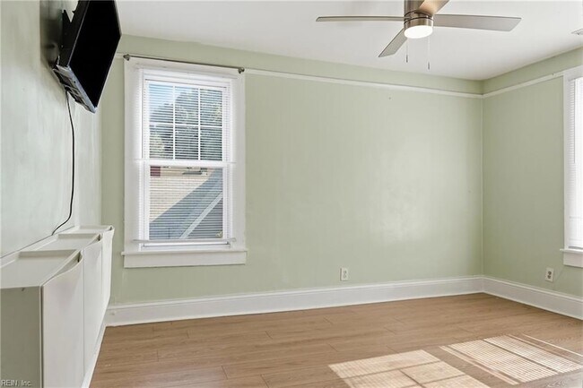 Building Photo - 920 Oaklawn Ave