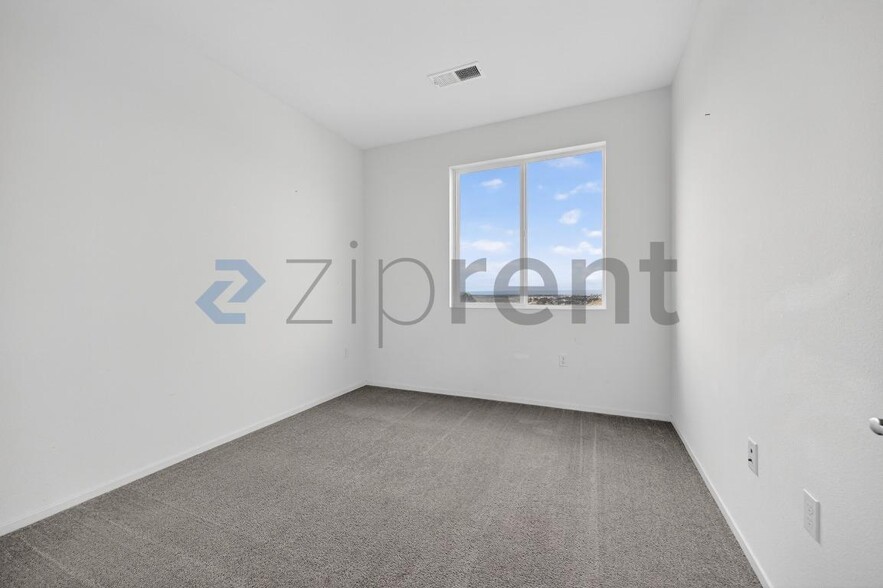 Building Photo - Unit 198