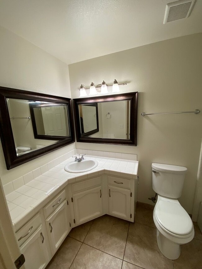 Building Photo - SW Visalia Home coming soon!