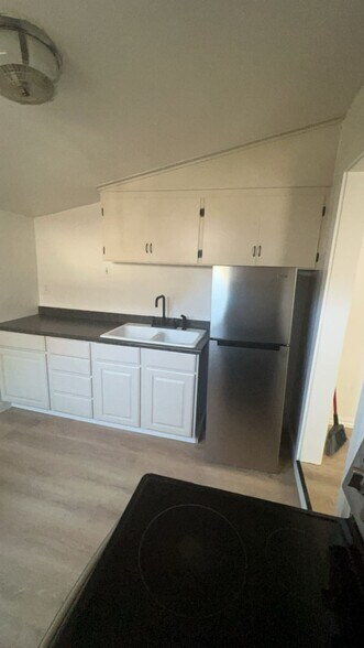 Primary Photo - 348 S Lee Ave