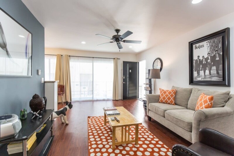 Building Photo - 1348 N Vista St