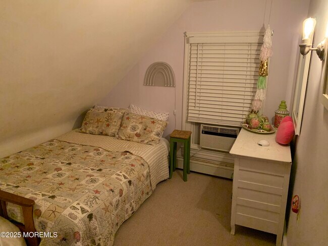 Building Photo - 19 Webb Ave