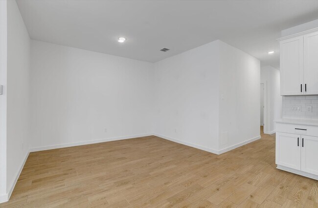Building Photo - 8438 Bay Rdg Cir