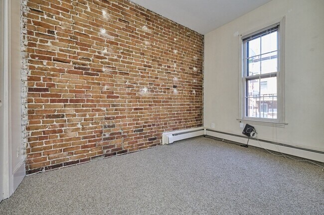 Building Photo - 89 Waltham St