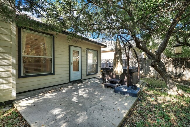 Building Photo - ***APPLICATION CURRENTLY UNDER REVIEW***Gorgeous Brick Home in Gated Shavano Bend