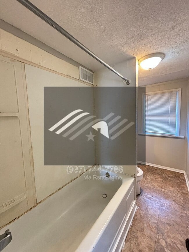 Building Photo - 515 Mertland Ave