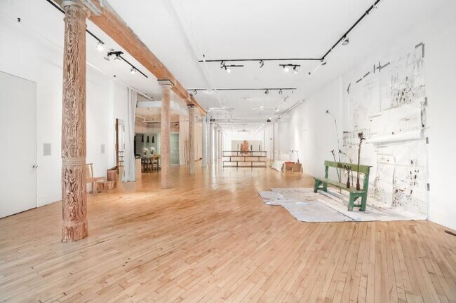 Building Photo - 515 Broadway