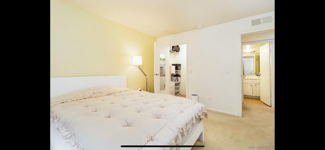 Building Photo - 15094 Avenida Venusto