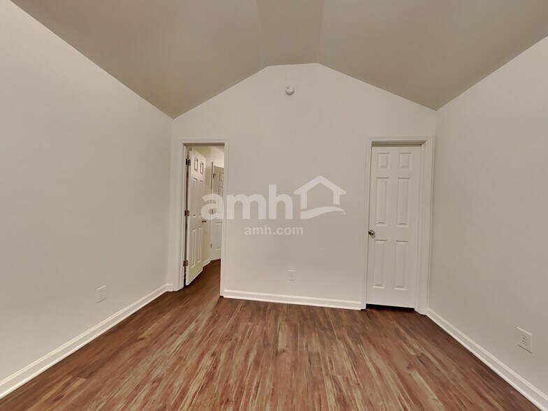 Building Photo - 367 Hidden Creek Ln