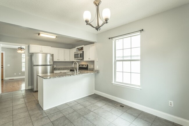 Building Photo - 3 bedroom, 2 bathroom home in the Southside!