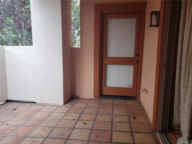 Building Photo - 208 Villa Point Dr