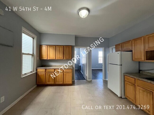 Building Photo - 41 W 54th St