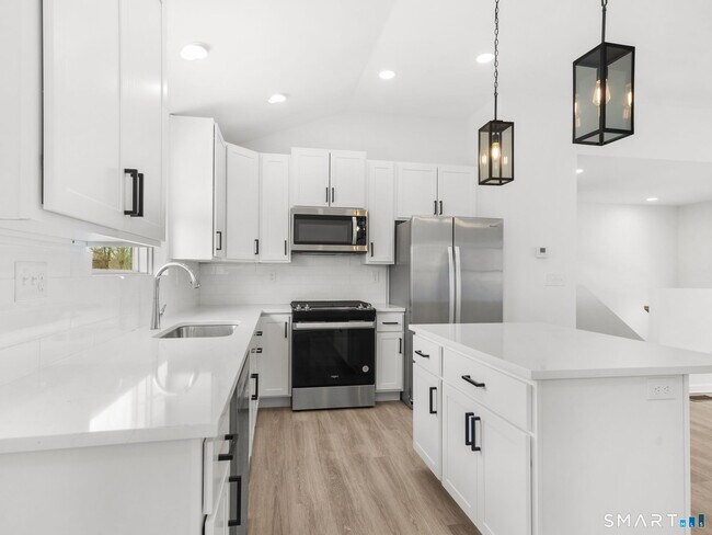 Building Photo - 1974 Kings Hwy