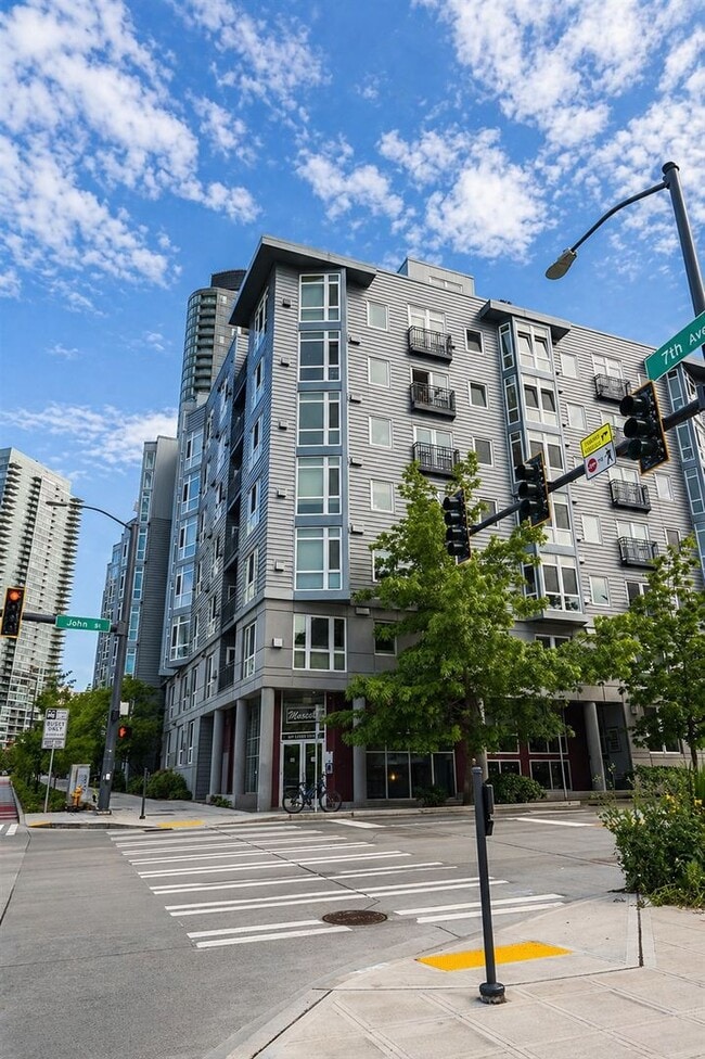 Building Photo - 1bd/1.5ba Seattle Condo
