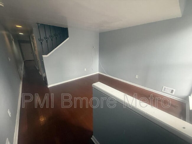 Building Photo - 922 W Lombard St
