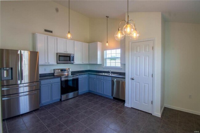 Building Photo - 1832 Piedmont Cir