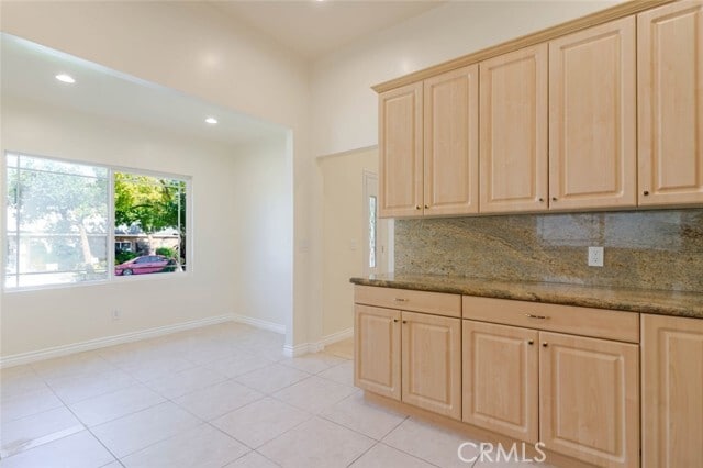 Building Photo - 320 E Dryden St