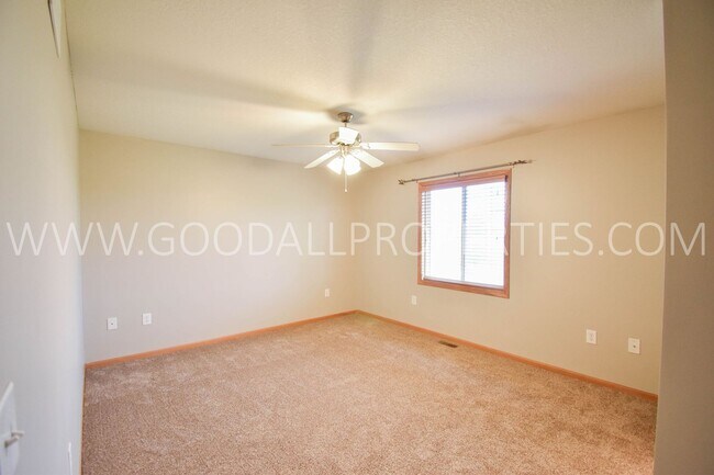 Building Photo - Great 3 Bedroom, 2.5 Bathroom Home in Ankeny