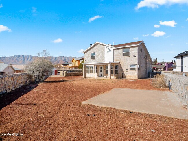 Building Photo - 4572 Loma Linda Cir