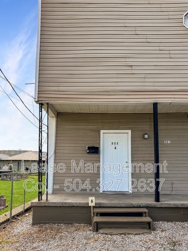 Building Photo - 321 Robinson Ave