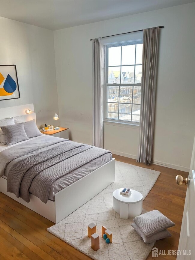 Building Photo - 663 S Park St