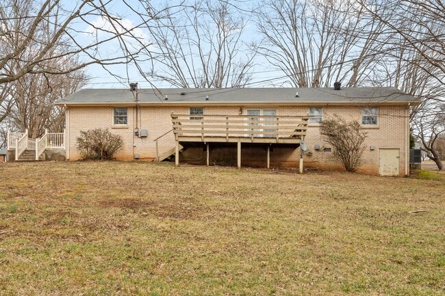 Building Photo - 3 Bedroom Pet Friendly Home For Rent in St. B Area!